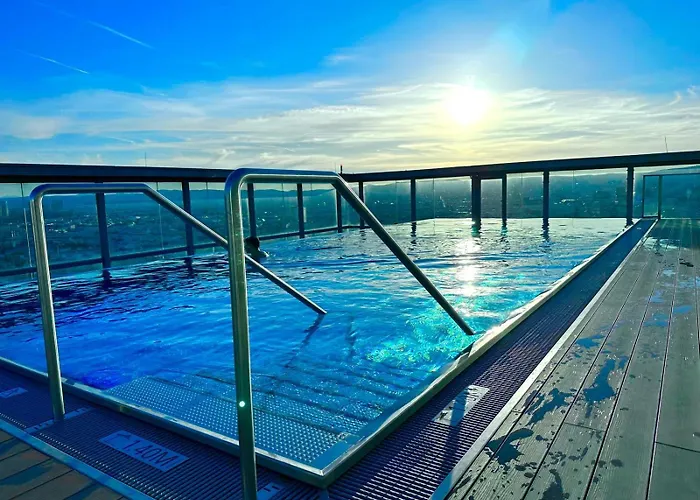 Parkview With Rooftop Pool דירה